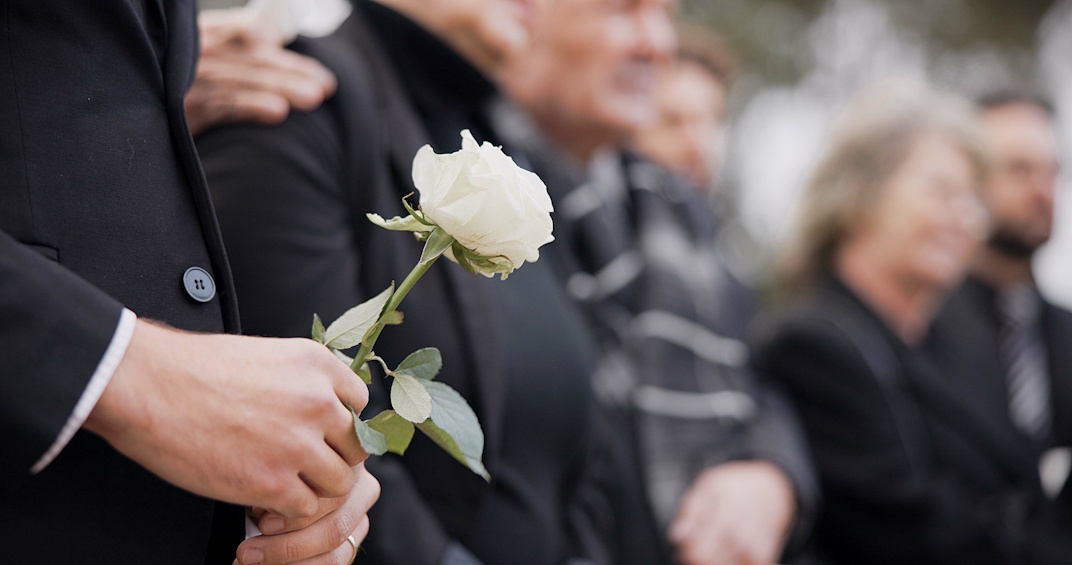 funeral_guests